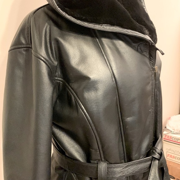 Like new Wilson’s leather coat - Picture 3 of 14